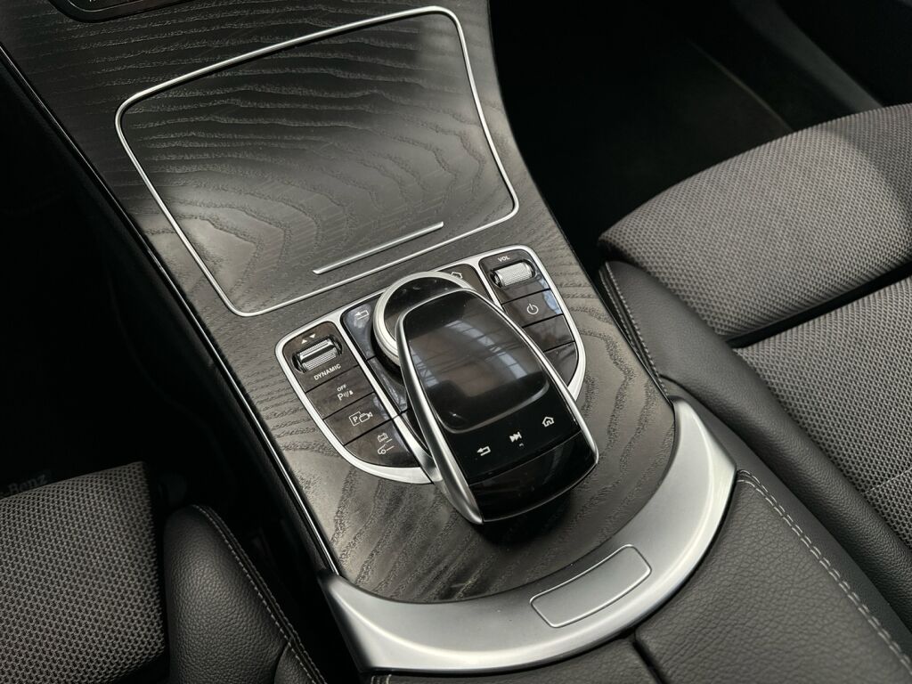 Mercedes-Benz C 2020 Musta