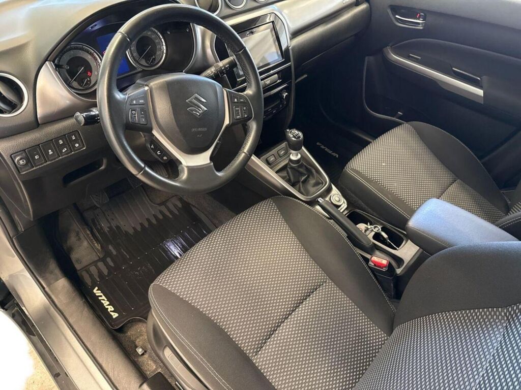 Suzuki Vitara 2021 Harmaa