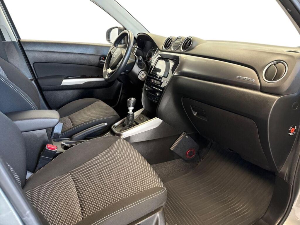 Suzuki Vitara 2021 Harmaa