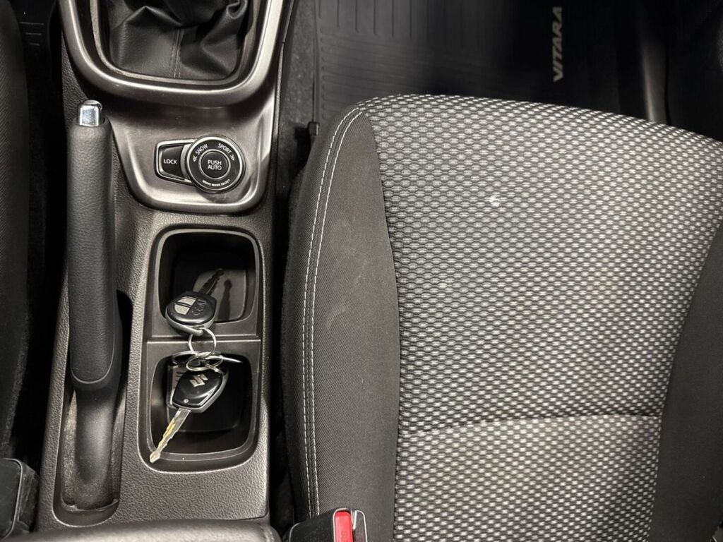 Suzuki Vitara 2021 Harmaa