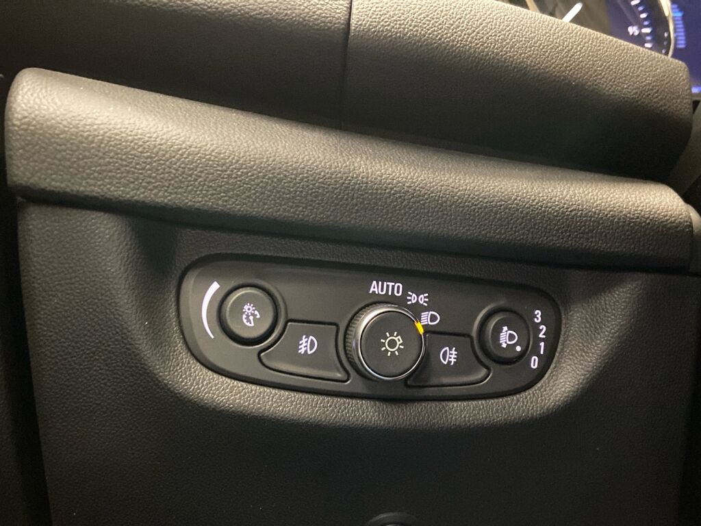 Opel Insignia 2020 Valkoinen