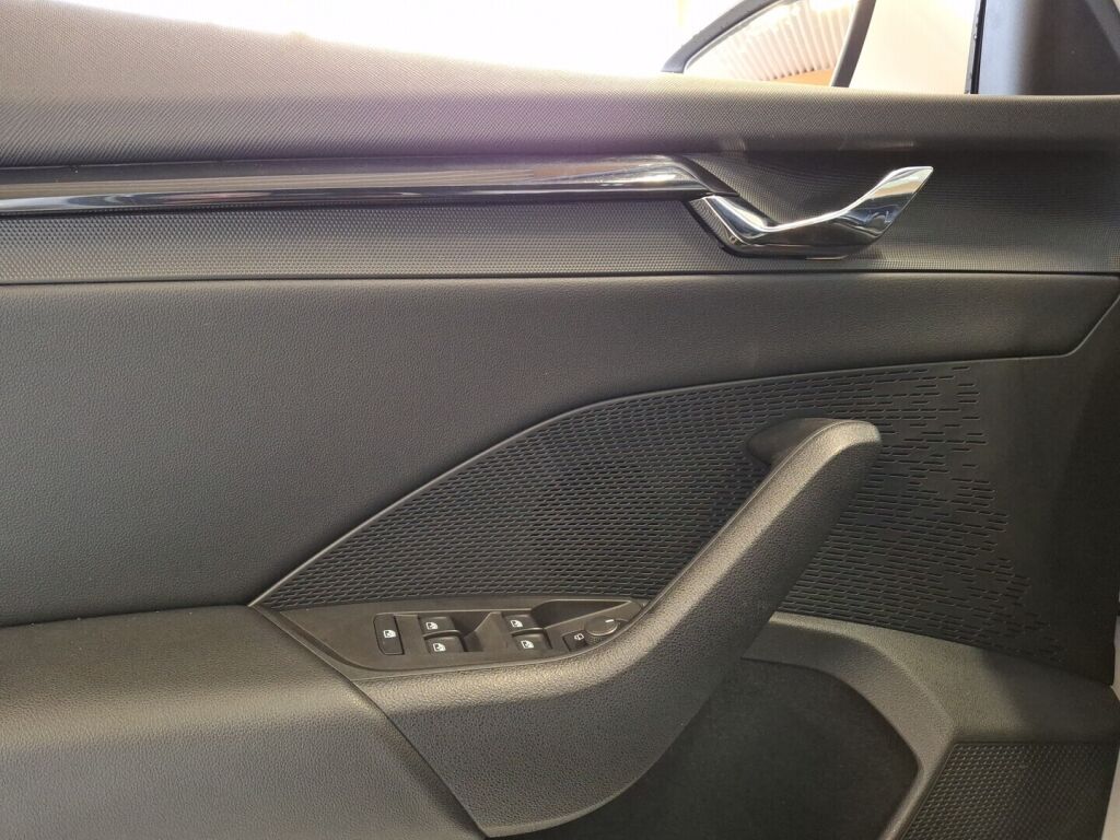 Skoda Octavia 2021 Valkoinen