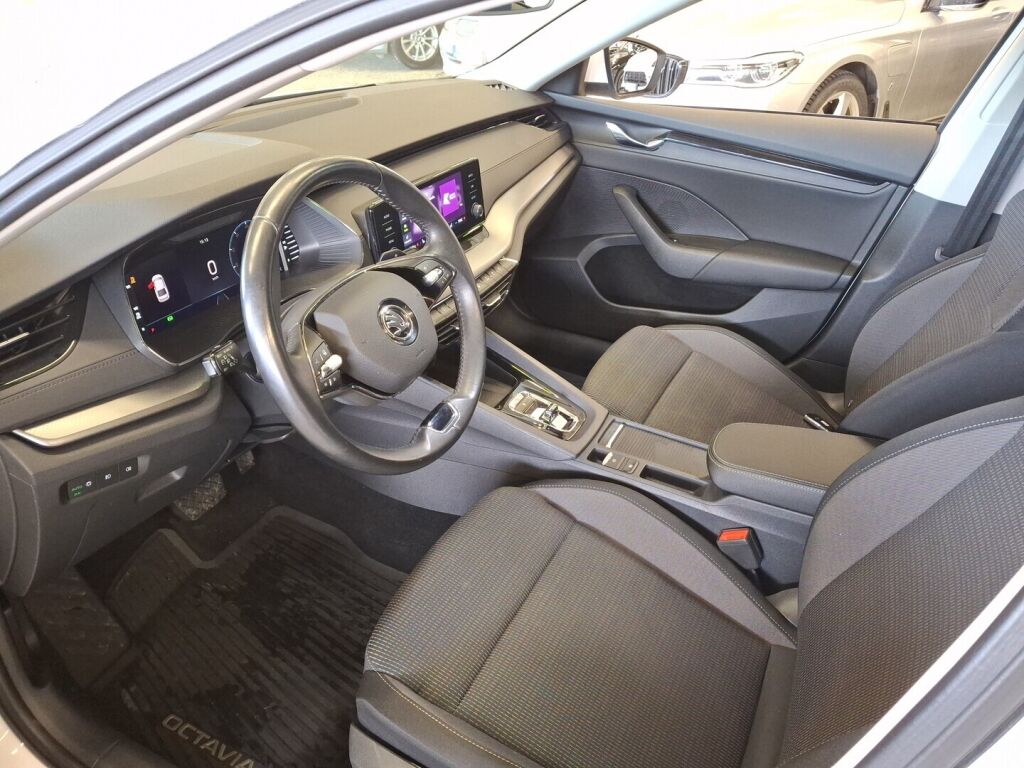 Skoda Octavia 2021 Valkoinen