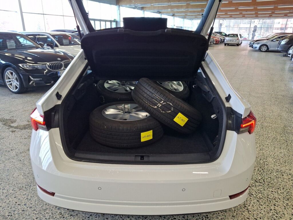 Skoda Octavia 2021 Valkoinen