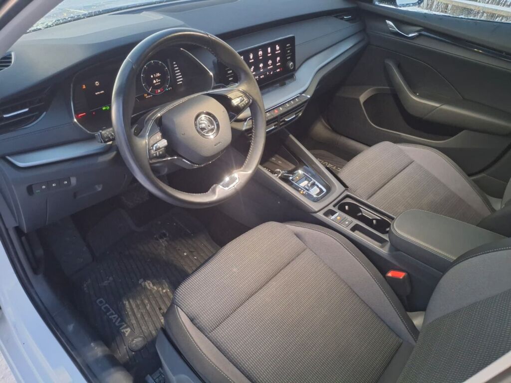 Skoda Octavia 2021 Valkoinen