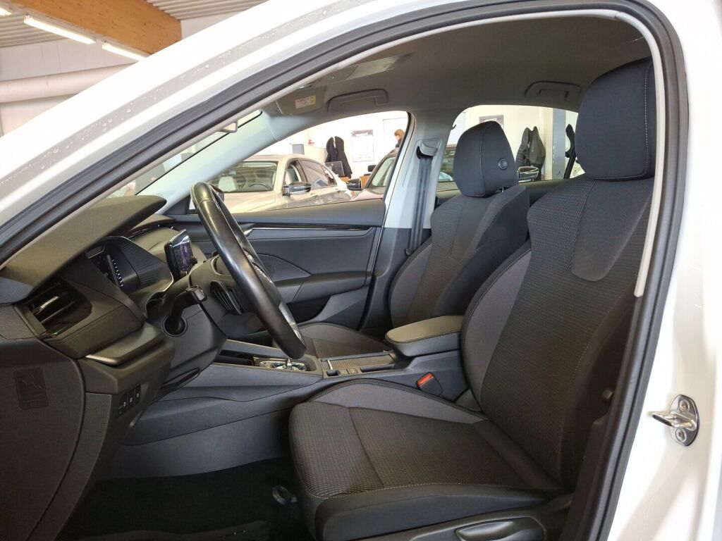 Skoda Octavia 2021 Valkoinen