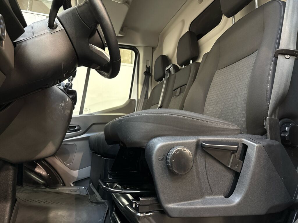 Ford Transit 2021 Valkoinen