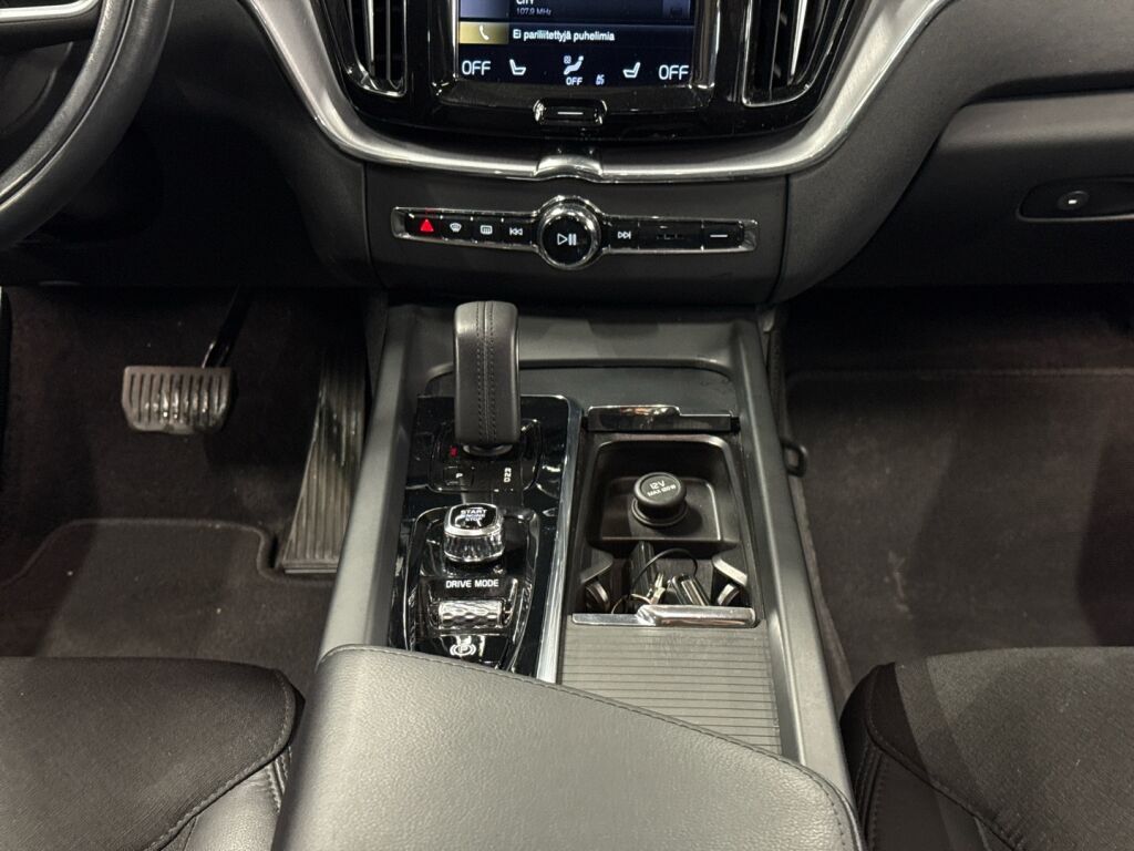 Volvo XC60 2021 Valkoinen