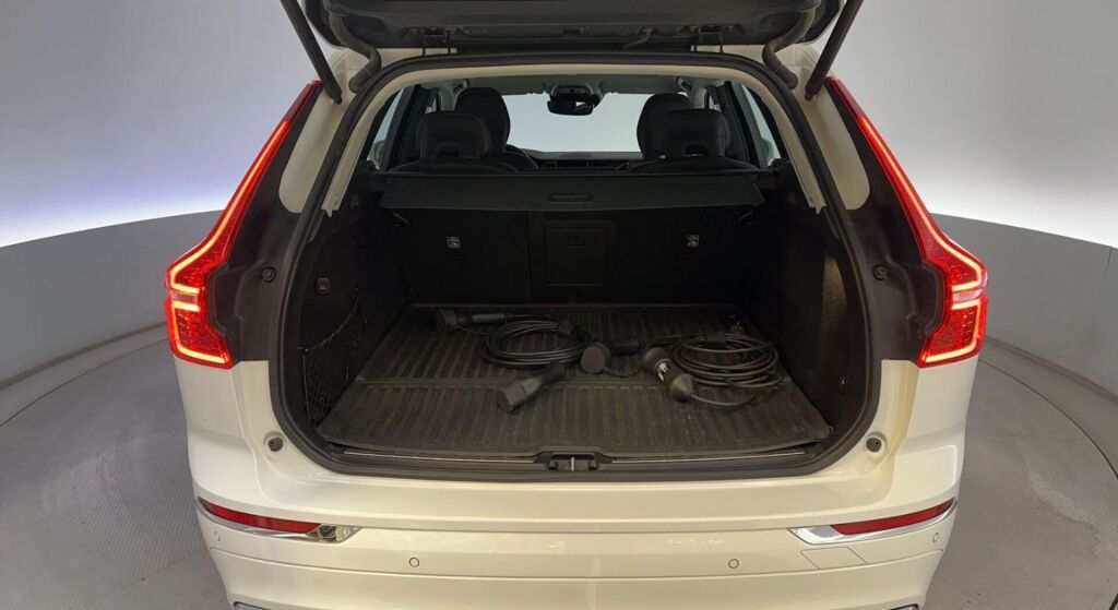 Volvo XC60 2021 Valkoinen