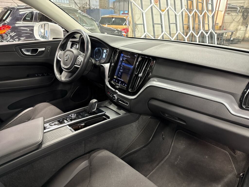 Volvo XC60 2021 Valkoinen