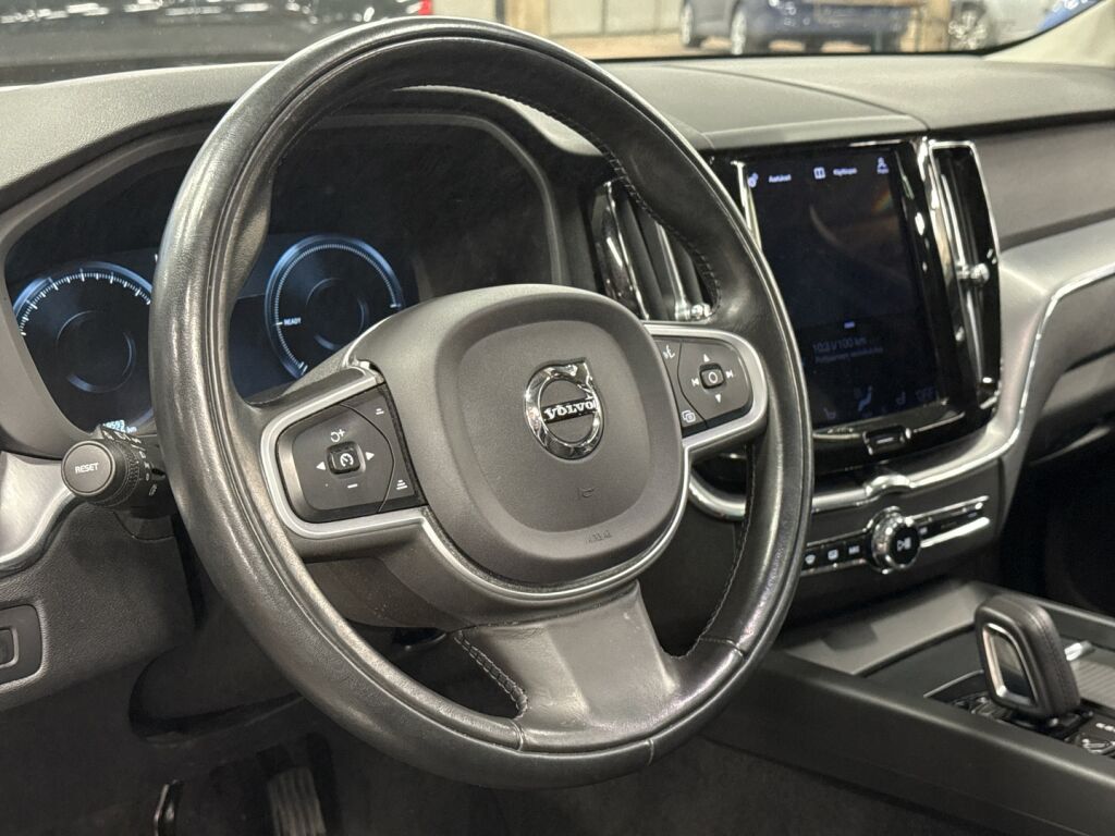 Volvo XC60 2021 Valkoinen