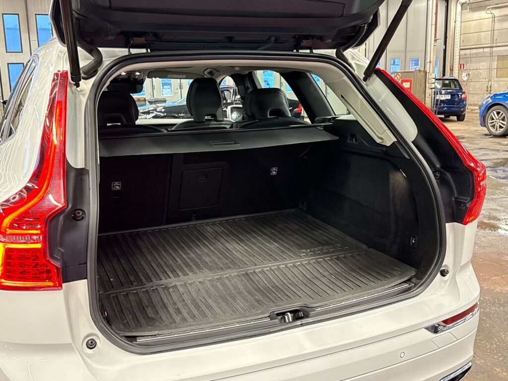 Volvo XC60 2021 Valkoinen