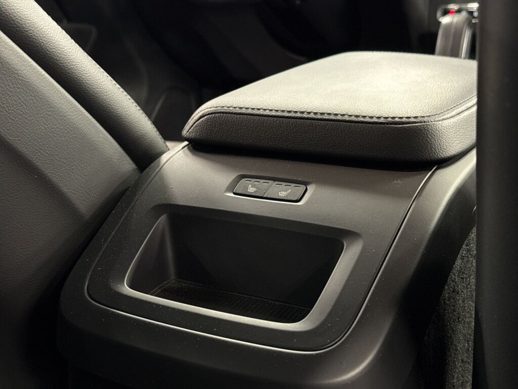 Volvo XC60 2021 Valkoinen