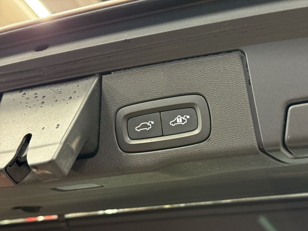 Volvo XC60 2021 Valkoinen