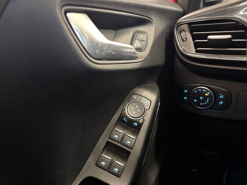 Ford Puma 2021 Punainen