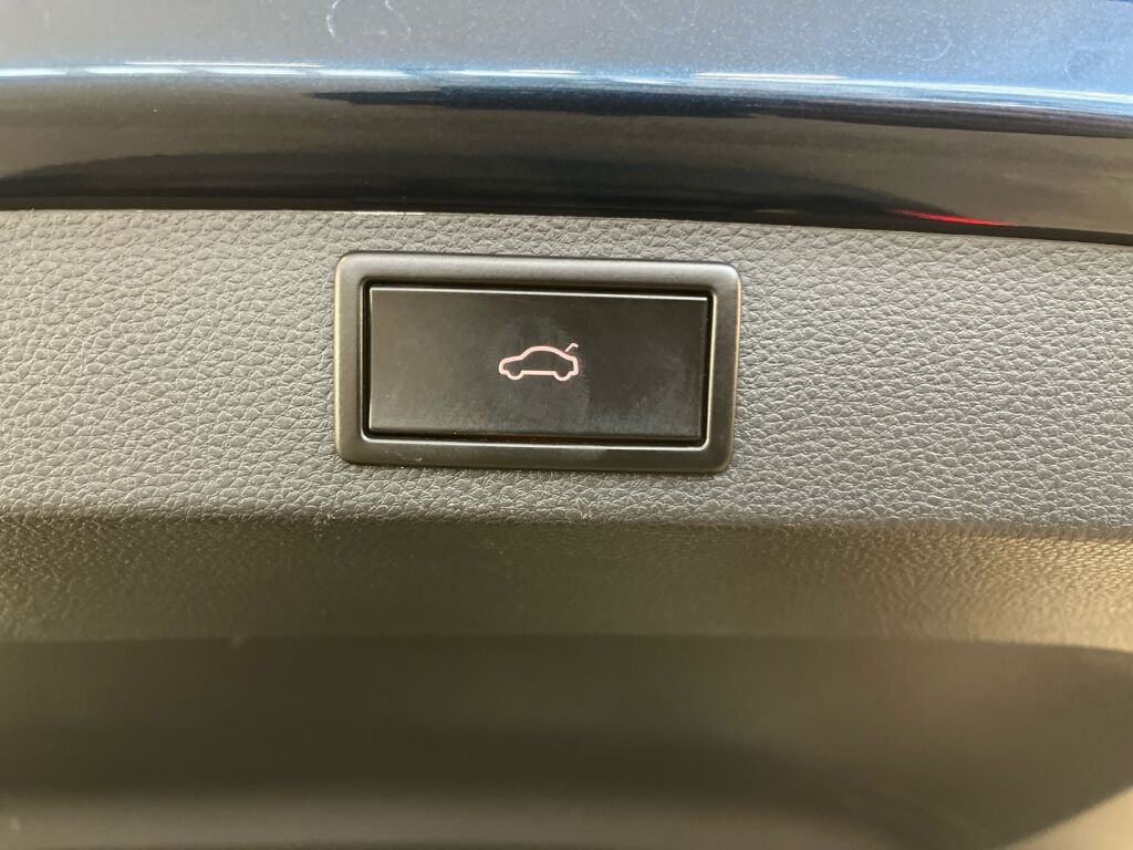 Skoda Karoq 2020 Sininen