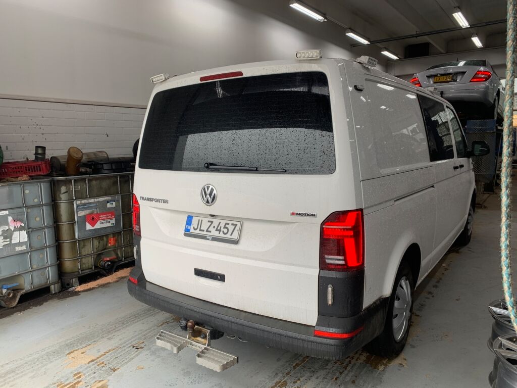 Volkswagen Transporter 2021 Valkoinen