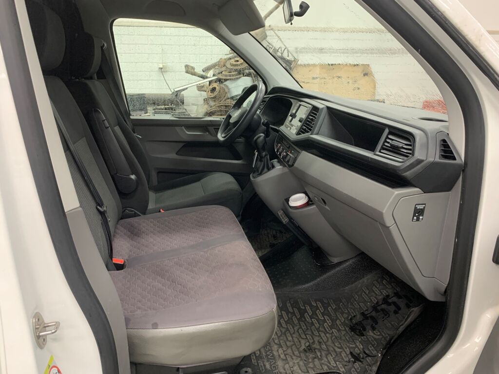 Volkswagen Transporter 2021 Valkoinen