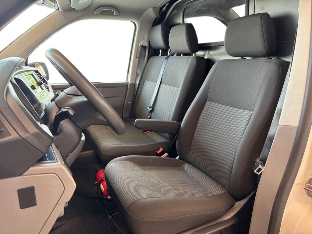 Volkswagen Transporter 2021 Valkoinen