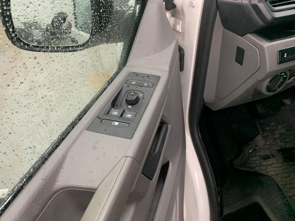 Volkswagen Transporter 2021 Valkoinen
