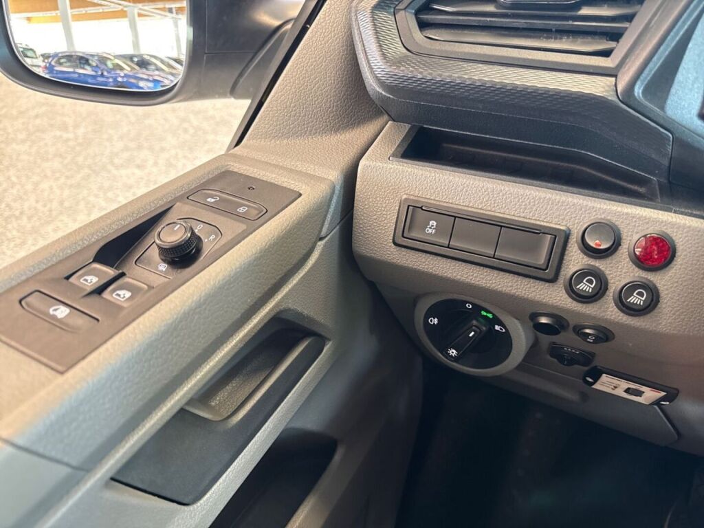 Volkswagen Transporter 2021 Valkoinen