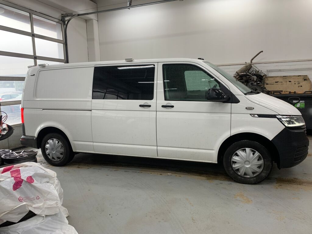 Volkswagen Transporter 2021 Valkoinen