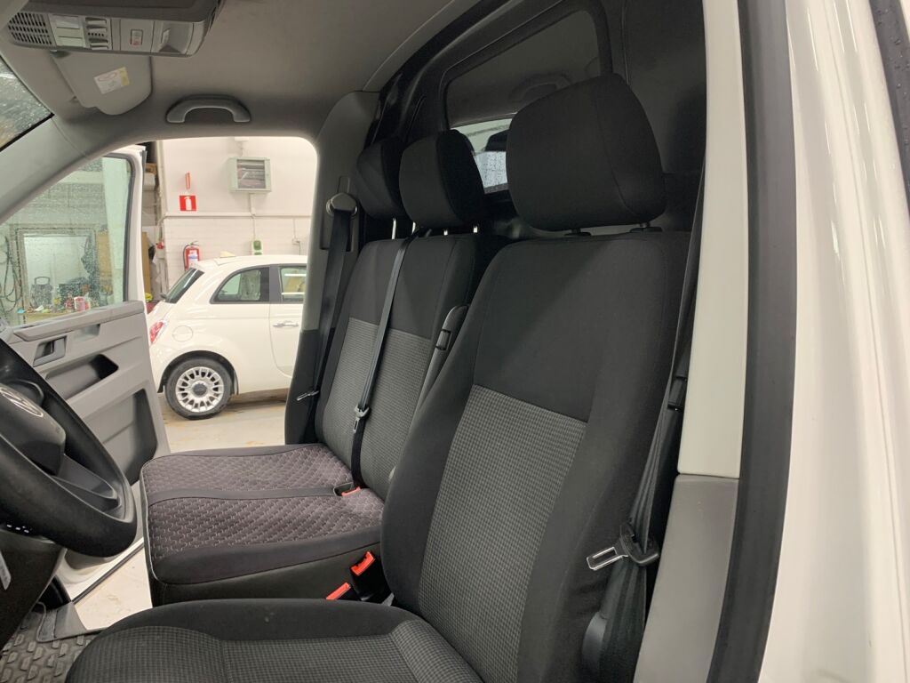 Volkswagen Transporter 2021 Valkoinen