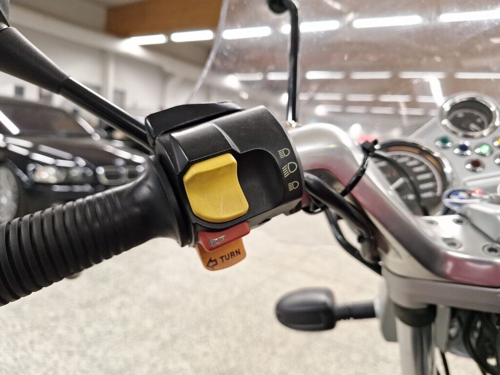 BMW R 1998 moniväri