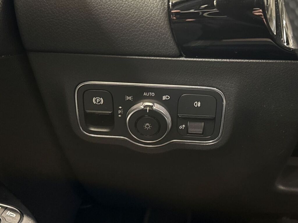 Mercedes-Benz EQA 2022 Musta