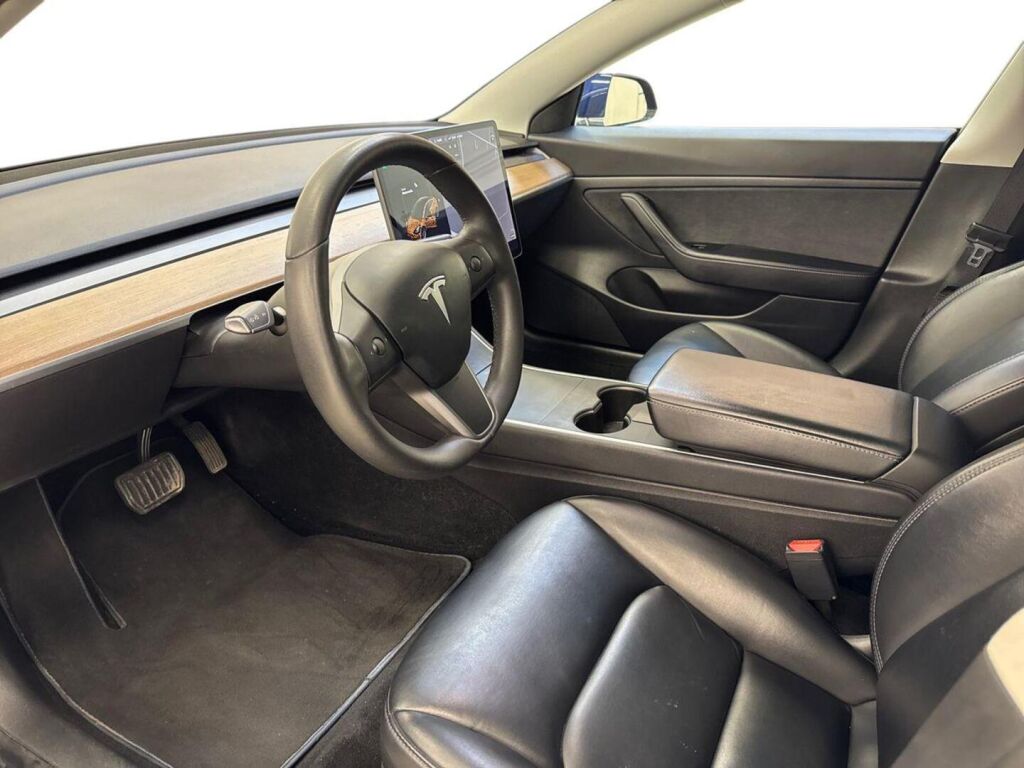 Tesla Model 3 2020 Sininen