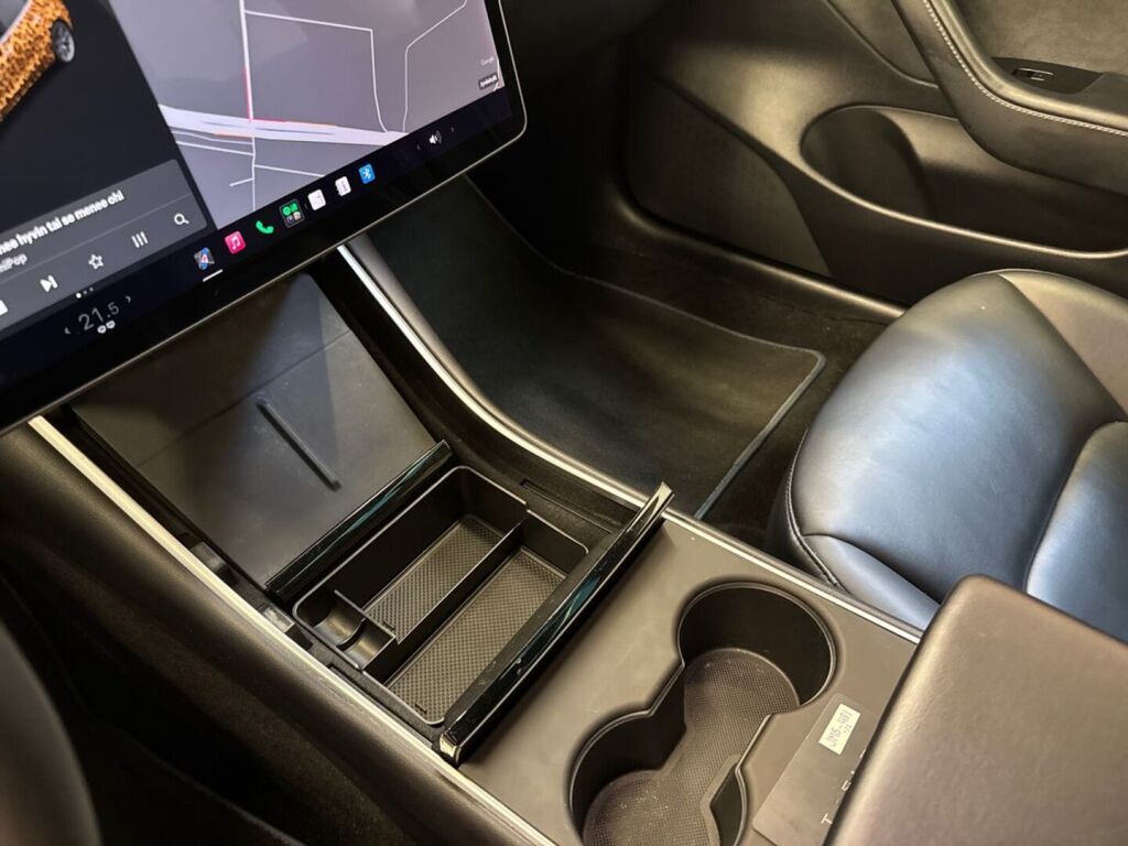 Tesla Model 3 2020 Sininen