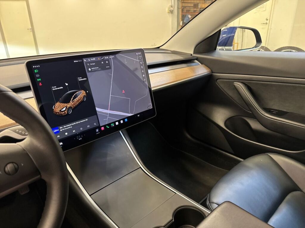 Tesla Model 3 2020 Sininen