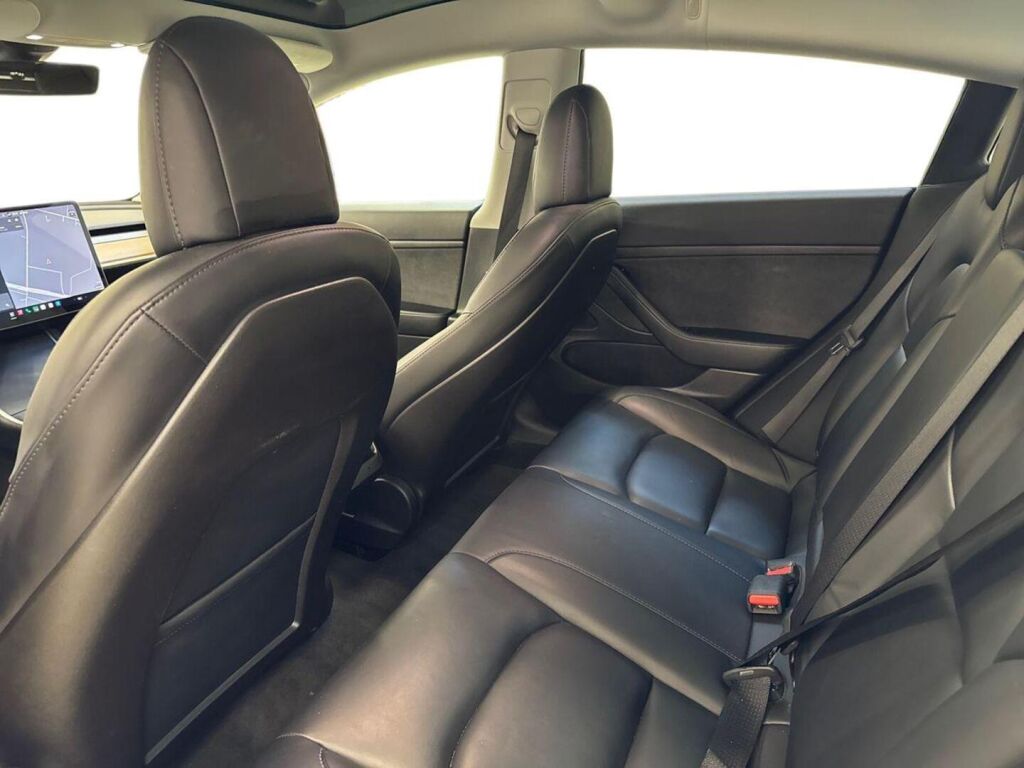Tesla Model 3 2020 Sininen
