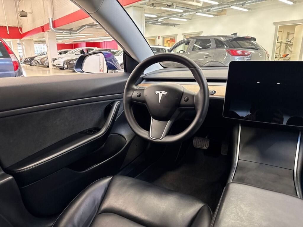 Tesla Model 3 2020 Sininen