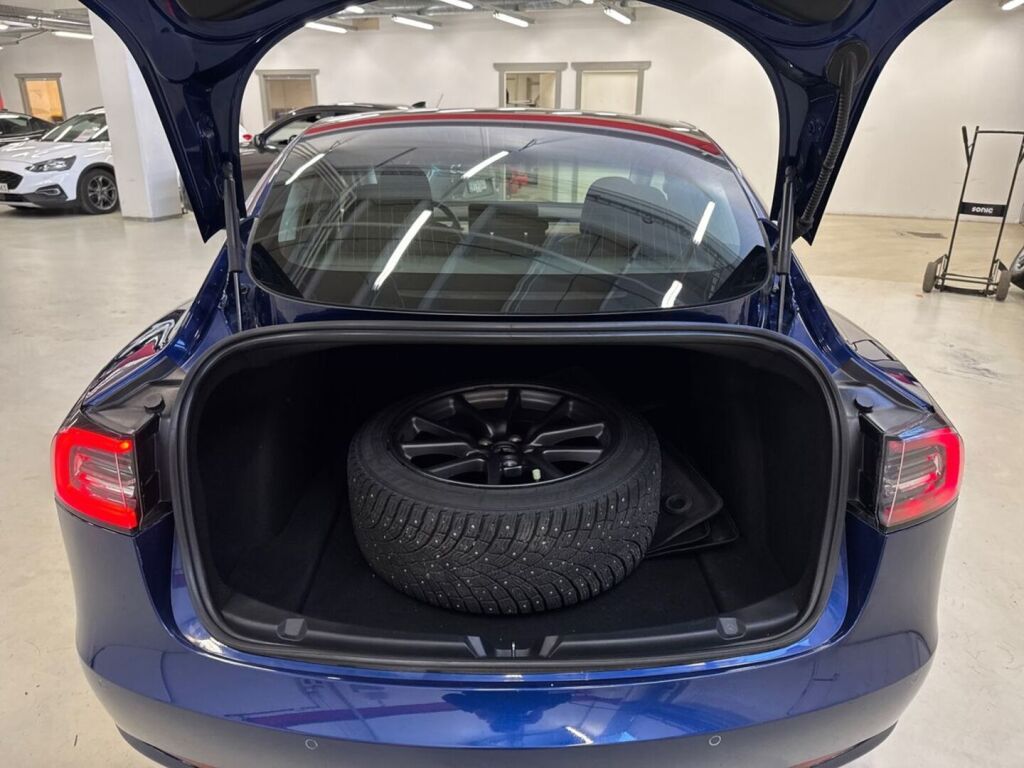Tesla Model 3 2020 Sininen