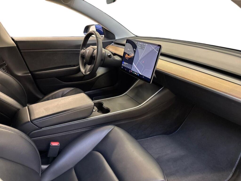 Tesla Model 3 2020 Sininen