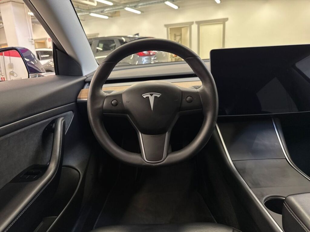 Tesla Model 3 2020 Sininen