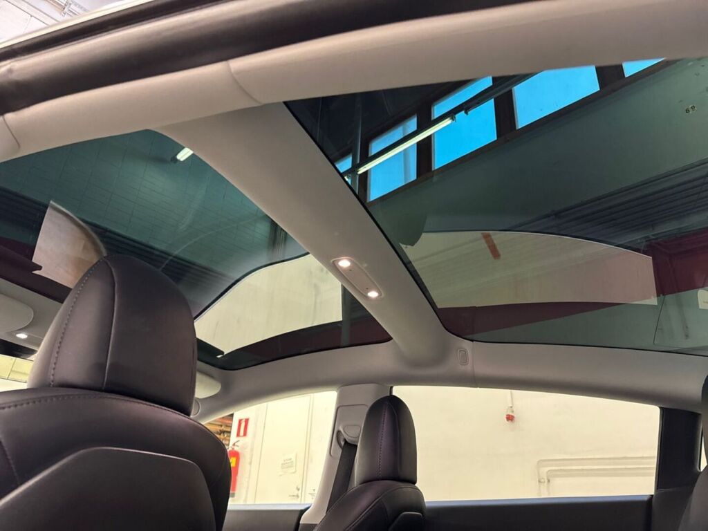Tesla Model 3 2020 Sininen