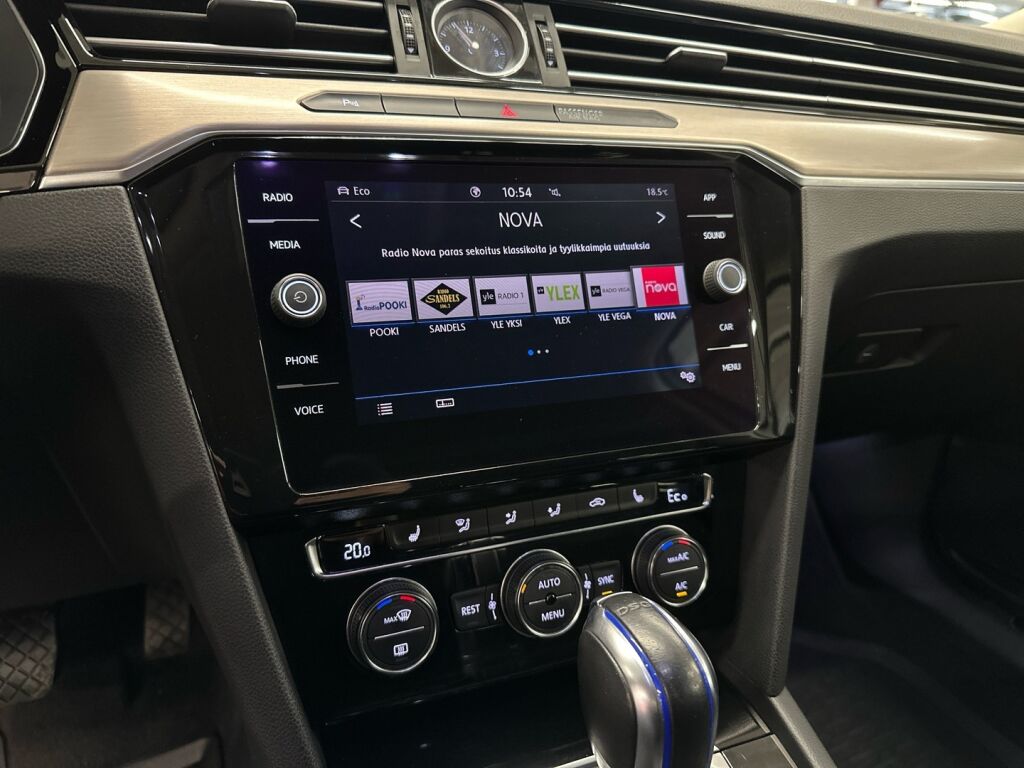 Volkswagen Passat 2018 Valkoinen