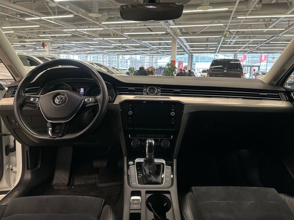 Volkswagen Passat 2018 Valkoinen