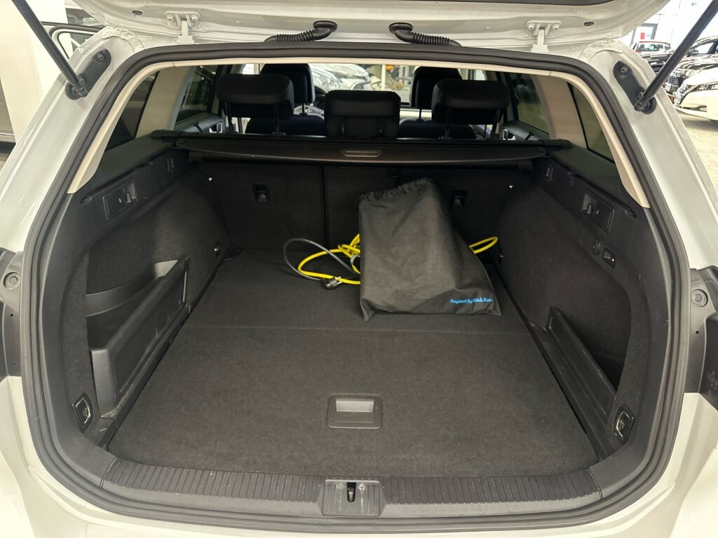 Volkswagen Passat 2018 Valkoinen