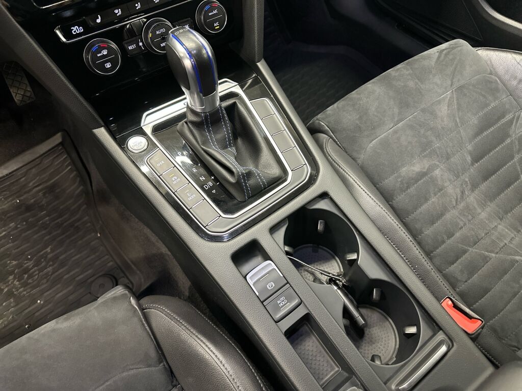 Volkswagen Passat 2018 Valkoinen