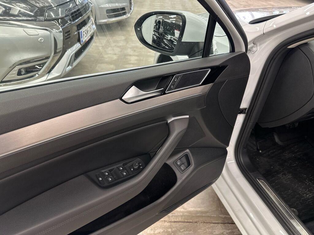 Volkswagen Passat 2018 Valkoinen
