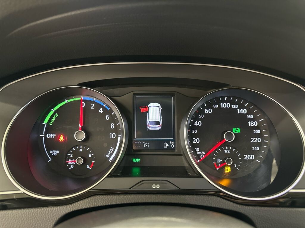 Volkswagen Passat 2018 Valkoinen