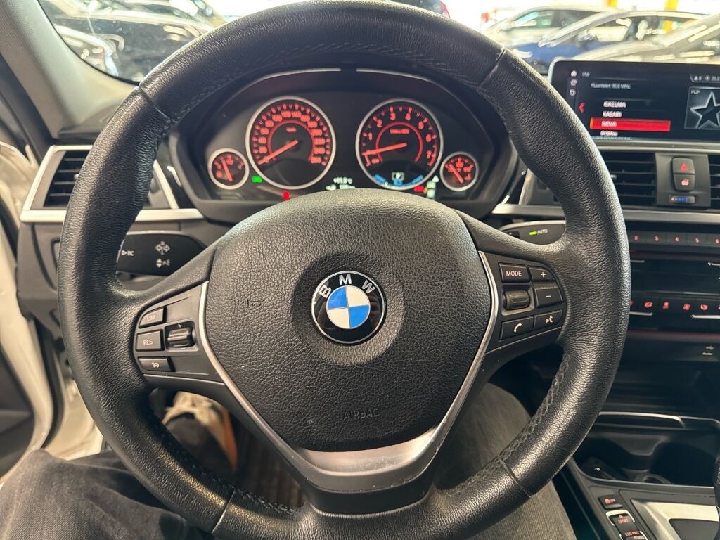 BMW 330 2018 Valkoinen