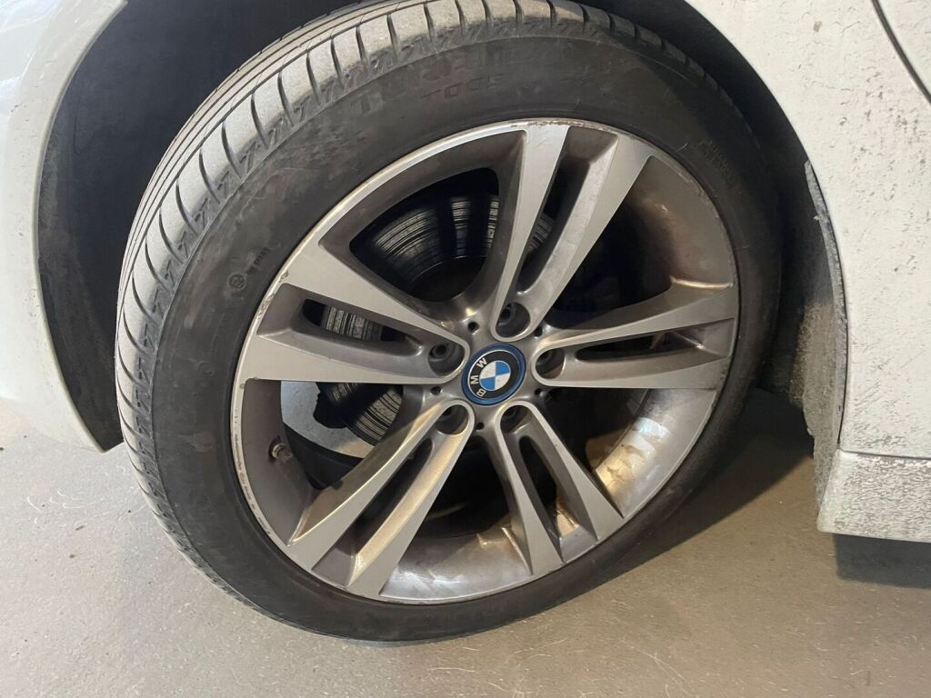 BMW 330 2018 Valkoinen