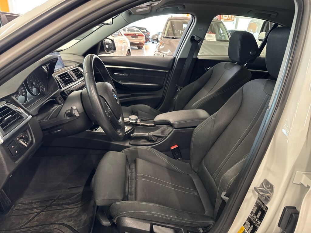 BMW 330 2018 Valkoinen
