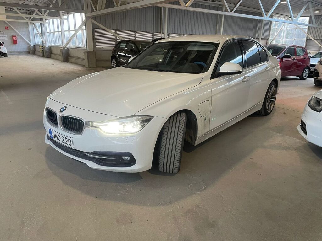 BMW 330 2018 Valkoinen
