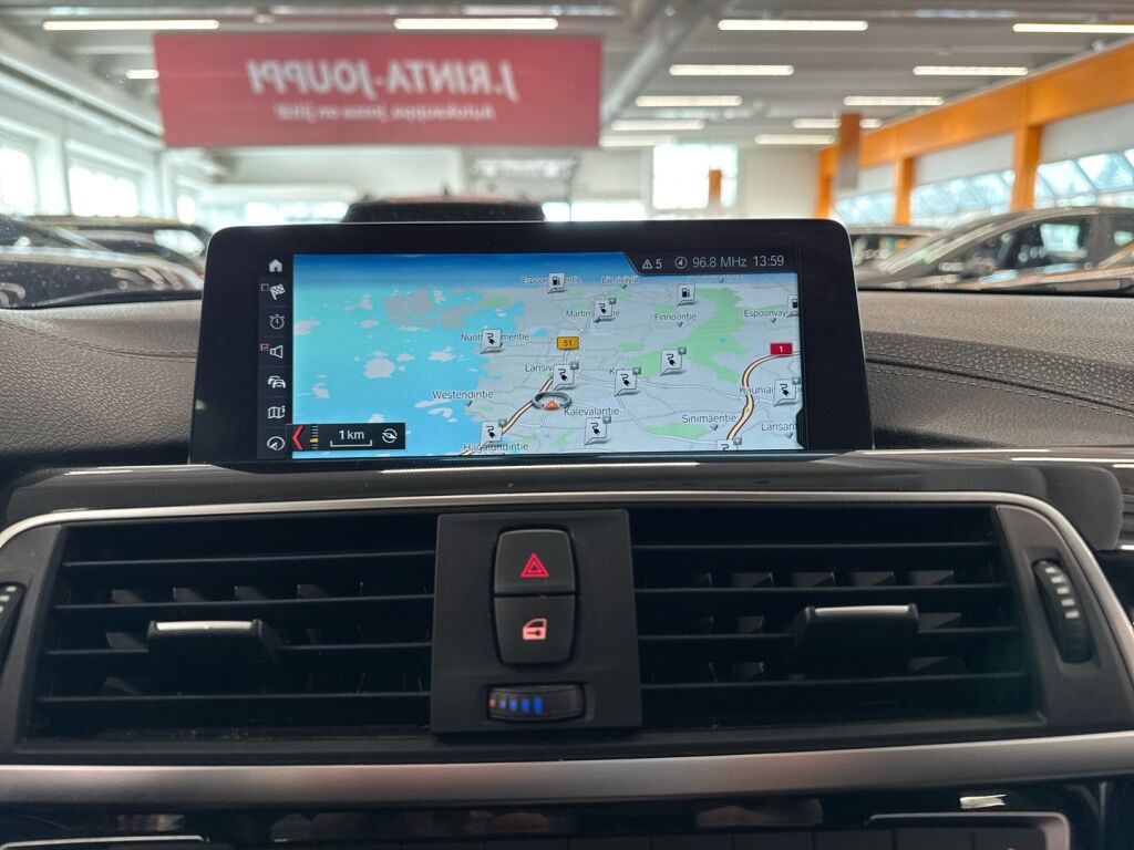 BMW 330 2018 Valkoinen