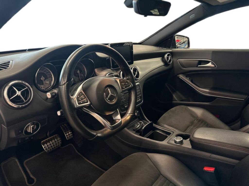 Mercedes-Benz CLA 2015 Musta